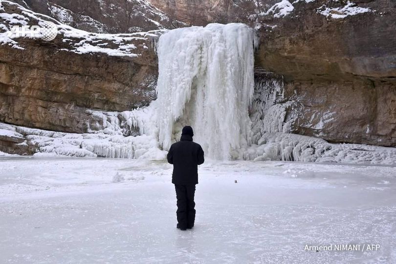 Shpend_Lila's tweet photo. Frozen waterfalls in #Mirusha 🇽🇰, on this day year 2017. Pic by my friend Armend Nimani. https://t.co/loVWjMFk7B