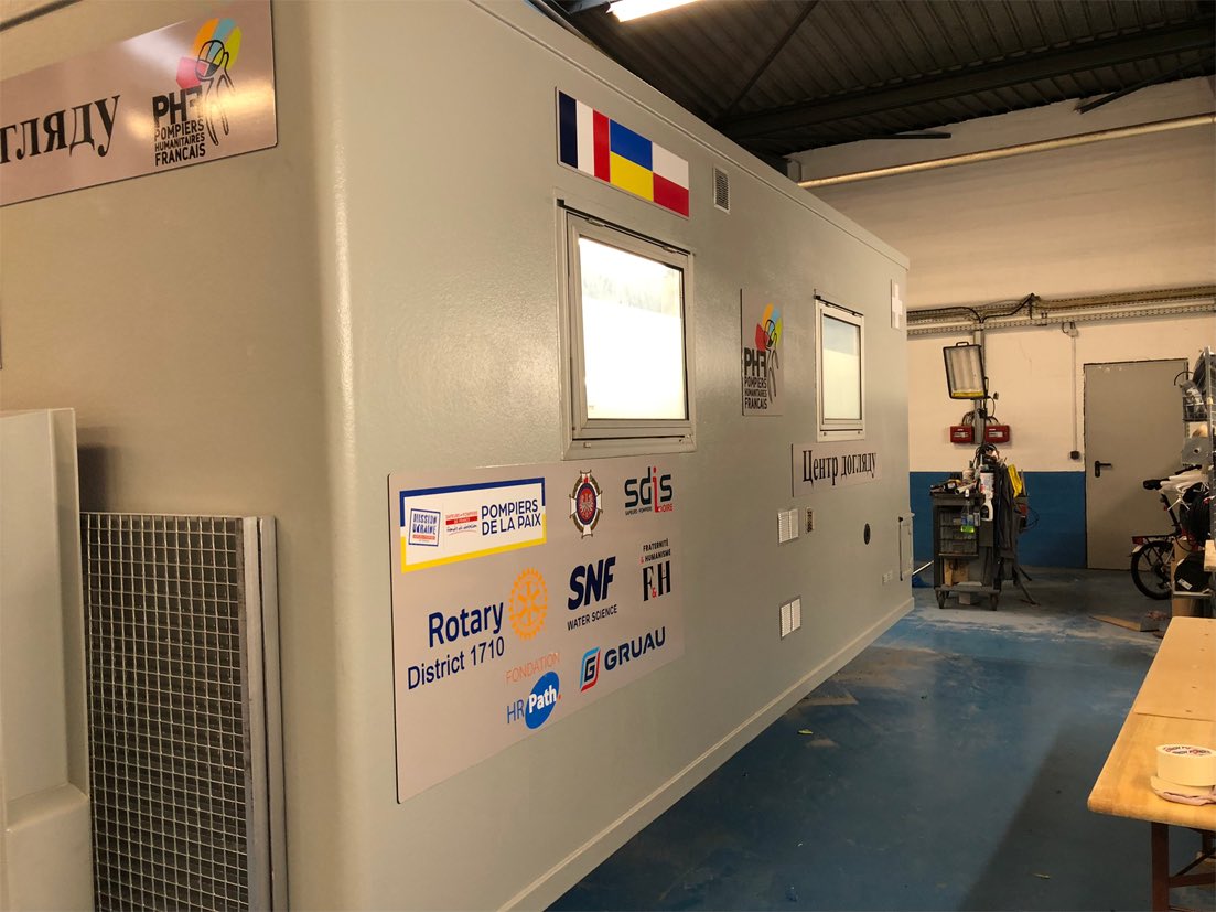 🇺🇦 SOUTENIR L'UKRAINE 🇺🇦
🚧 Dernière ligne droite et dernières images de la fin des travaux de l'unité mobile de soin chez notre partenaires Groupe Gruau !
👩🏼‍⚕️ Toute l'équipe de PHF a hâte de la présenter à ses partenaires et de la mettre au profit du système de santé ukrainien !