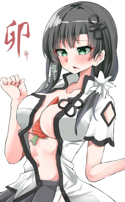 兎年なのでうさぎの餌を挟まされた王雨嘉さん 