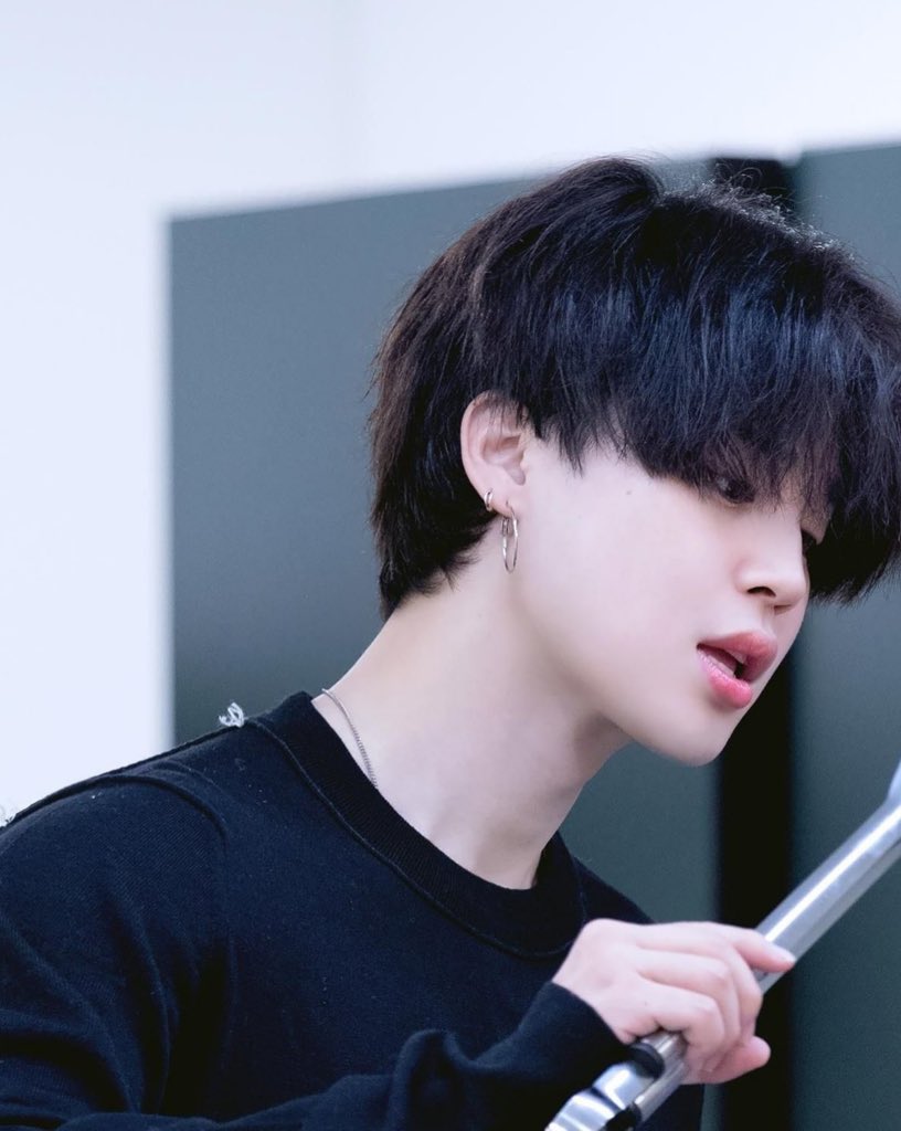T3T_x's tweet photo. 아
숙애오빠 진심
오므라이스햇는데
케첩이 한번두를양밖에안남앗을때 
쟤 오므라이스에
몰빵넣고 
본인은걍퍼석퍼석한채로 퍼먹을거같이생김 https://t.co/PeMpfAkVmX