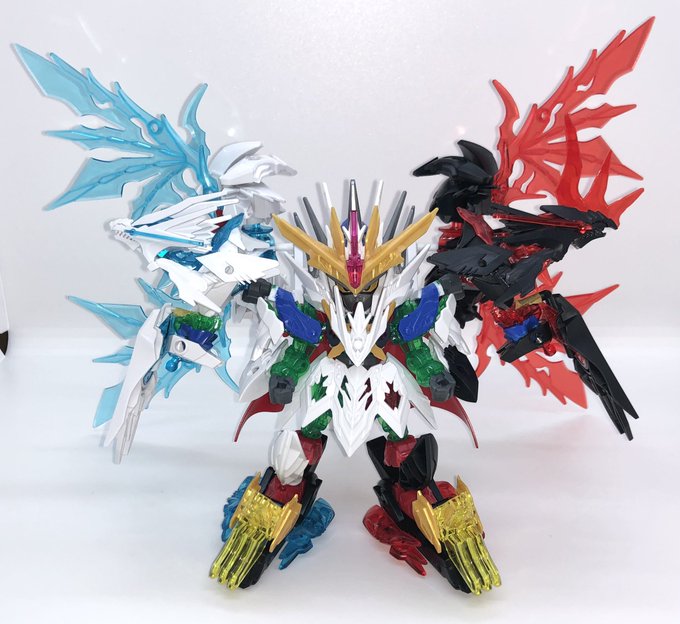 竜装形態/殲滅(ミーティア)形態
ナイトストライクガンダムとシャイン/ダークグラスパードラゴンの三体合体仮組み。三体に分離可 