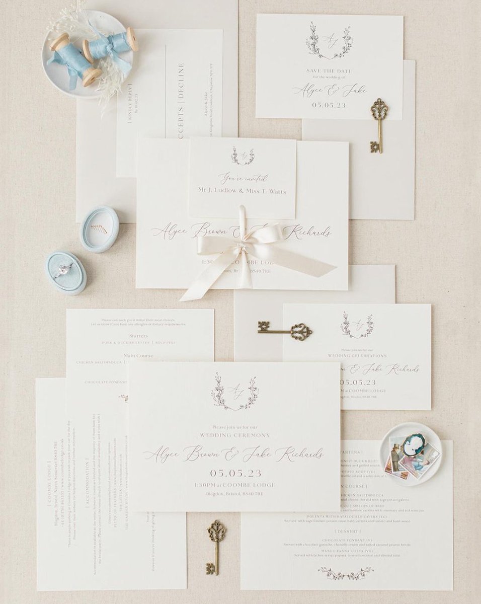 Loving this classic, contemporary design from @paperdateweddingstationery
The ‘Alyce’ ticks all boxes.
Remember to capture all of your choices in your new style of wedding album - your personal magazine. Get in touch to be sent an example.

#weddingideas #weddingstationery