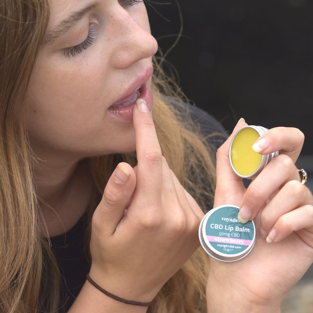 VoyagerLifeUK's tweet photo. Feeling chapped from the cold winter air?
CBD Lip balm may be the answer! CBD's anti-inflammatory and soothing properties could help give your lips some relief.
#cbdlipbalm #lipcare #cbdoil #cbd #cbduk #cannabis #cbdcosmetics #voyagercbd #voyager #scottishcbd https://t.co/dDeWafV9vk