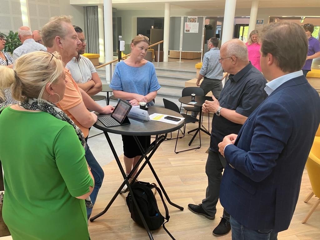 Na het kerstreces is de gemeenteraad deze week weer begonnen!
Donderdag as begint met de inforonde. Start met tafeltjesmarkt. Daarna een presentatie over de opgravingen in Angeren. En het Integraal Huisvestingsplan (IHP) Onderwijs wordt behandeld.
Zie ook: bit.ly/3WWRy5S