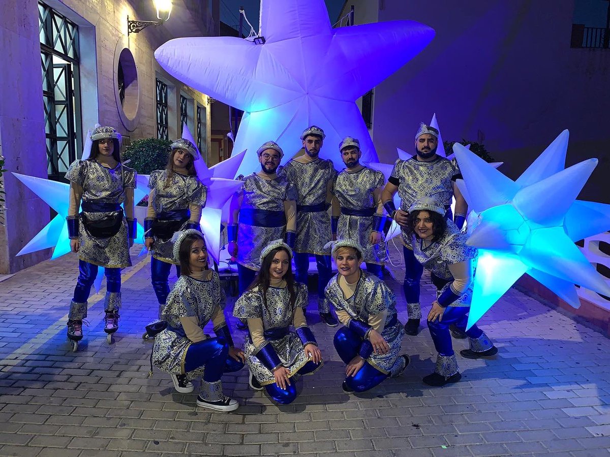 activasur's tweet photo. ¡Qué bien lo hemos pasado estas fiestas de Reyes! Nos encanta repartir alegría e ilusión en un día tan especial como éste. Gracias a los más de 180 monitores y monitoras que han trabajado con ACTIVASUR en nuestros pasacalles del día de Reyes. https://t.co/fXKZDCvmu9