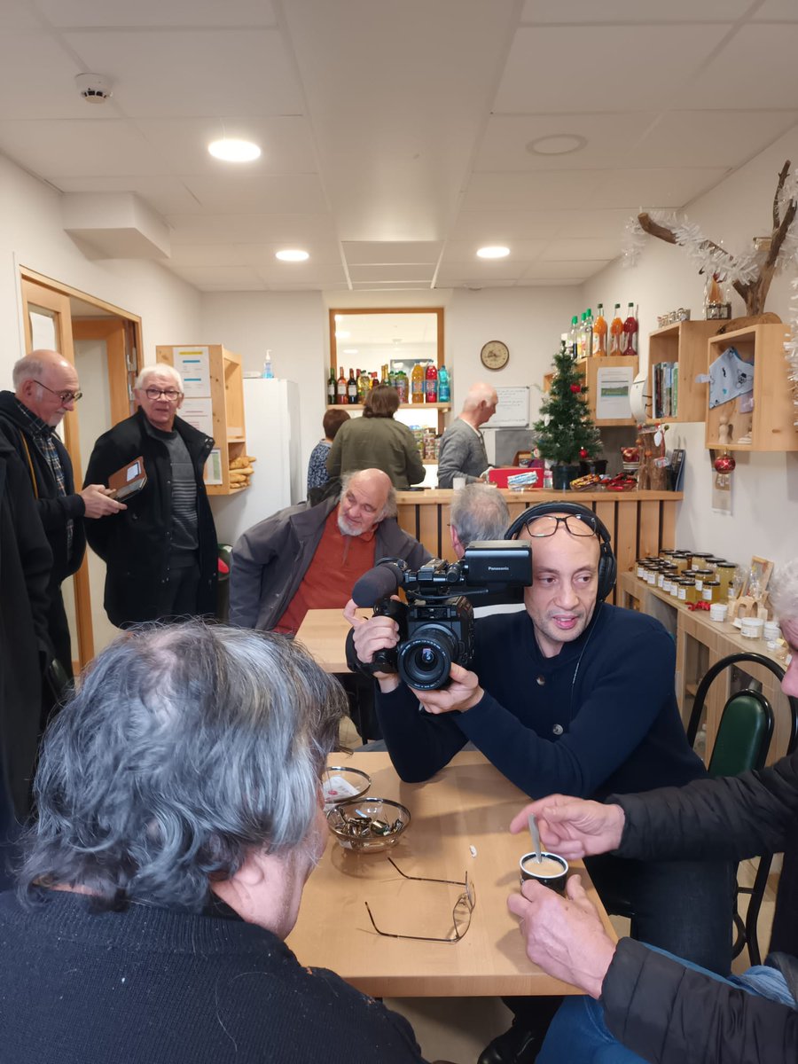 msa_actu's tweet photo. 🎬Ça tourne à la #Marpa de #Urfe, primée au concours #Innovation Marpa ! "Ma P'tite Boutique" tenue par des résidents et des bénévoles est devenu le lieu incontournable du village.
#convivialite #proximite #viesociale #RésidenceAutonomie https://t.co/rceA6bpWcf
