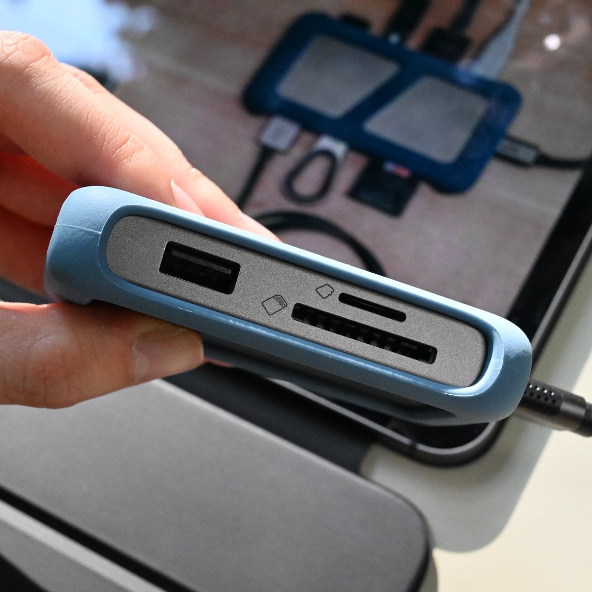 Uni_Accessories's tweet image. Do you recognize the ports of Union
USB-C Hub❓❓❓❓❓❓

Ports：
· 1 x HDMI 4K
· 1 x SD + 1 x Micro SD Card Reader
· 2 x USB 3.0
· 1 x USB-C PD 100W

🛒 Union | USB-C 6 in 1 Hub
uniaccessories.com/collections/un…

#usbchub #laptop #ipad2023 #dock