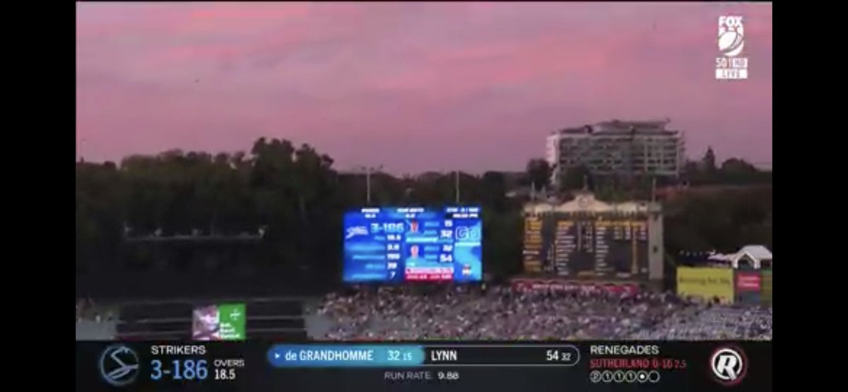 Never mind the catch, what about the sunset! <a href="/StrikersBBL/">Adelaide Strikers</a> #bbl12