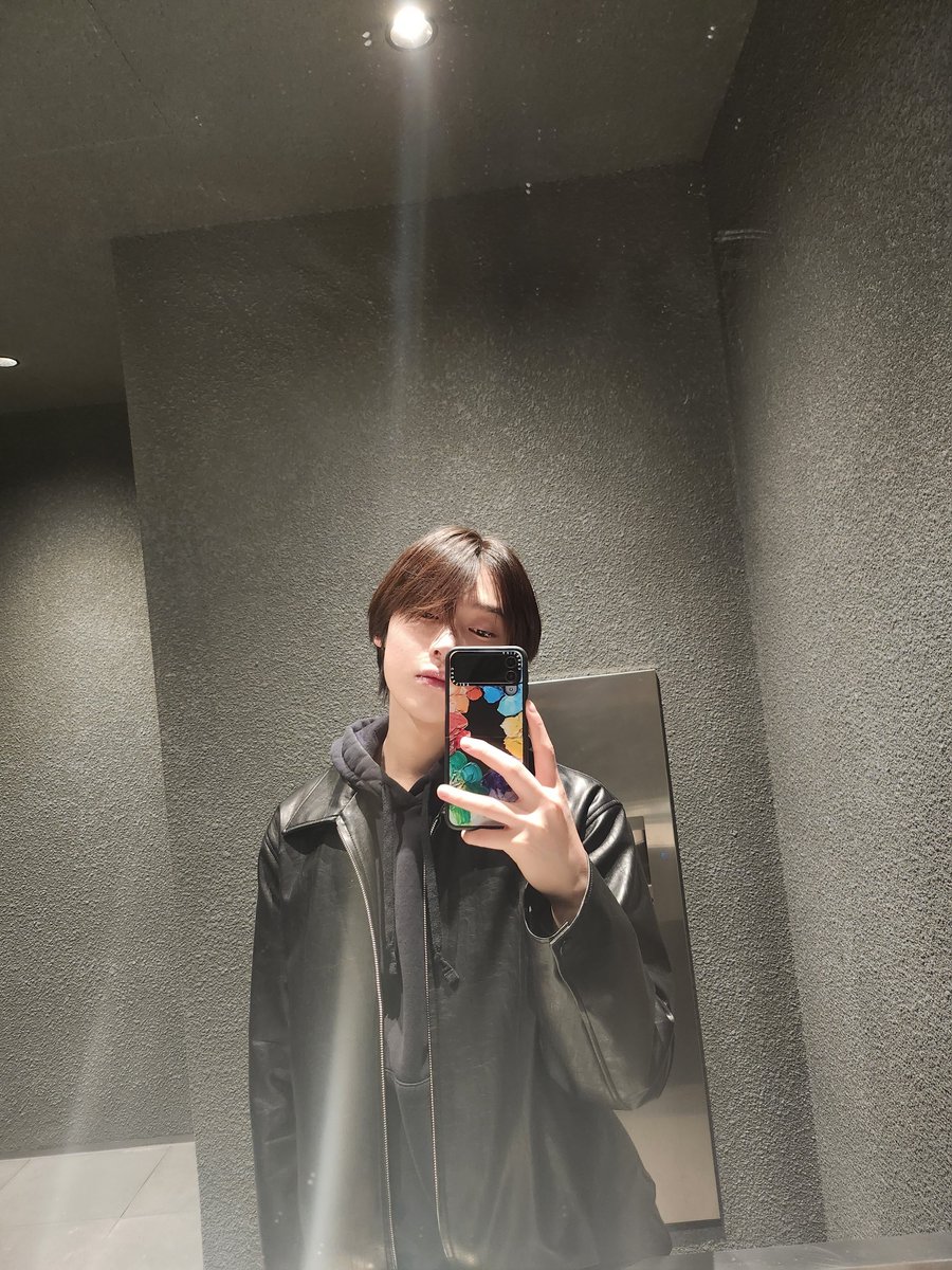 blckpnksn's tweet photo. 230110 #SUNOO weverse post

so handsome 🖤 https://t.co/2x52EDl5CQ