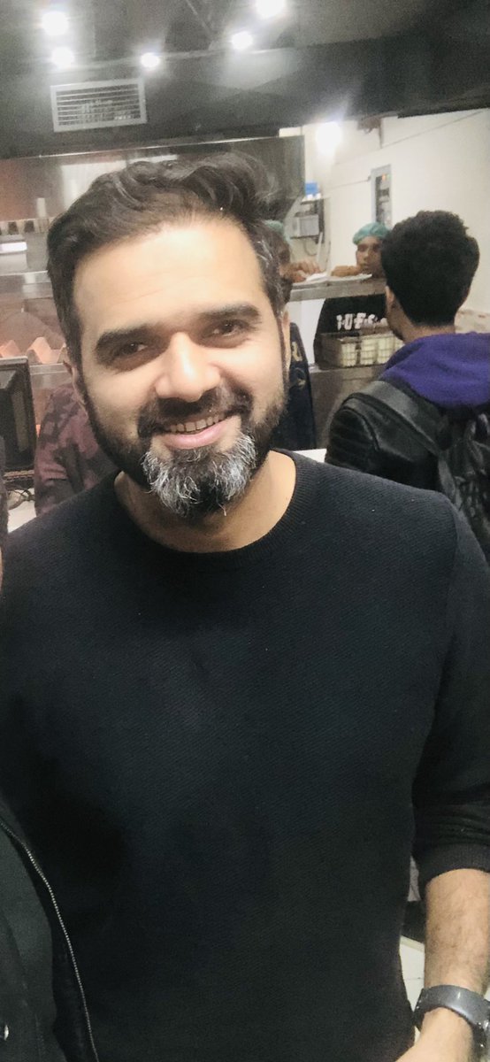 ALDEEK3335's tweet photo. Famous RJ and Sports program TV host on @SAMAATV, @adeel_azhar visited our outlet again last night to enjoy our fried chicken. Glad he &amp; his family liked our food😊😊.
#sunrisewithadeel 
#Aldeek #FastFood #restaurant #Karachi #Pakistan https://t.co/EWYihtpxAK
