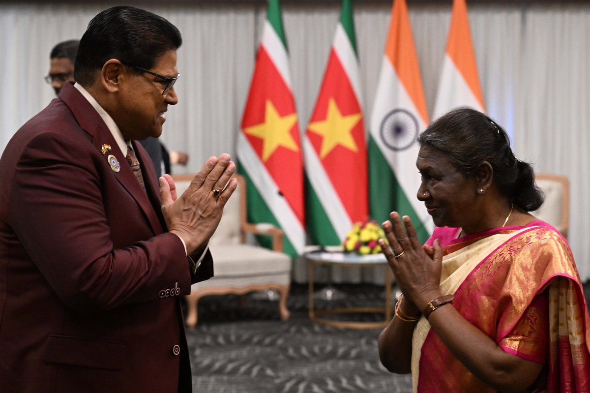 rashtrapatibhvn's tweet photo. President Droupadi Murmu met President @CSantokhi of Suriname in Indore on the sidelines of 17th PBD Convention. Both leaders discussed ways to further strengthen bilateral relations and advance cooperation in trade, energy, technology and culture. https://t.co/YdyKTPXwgi