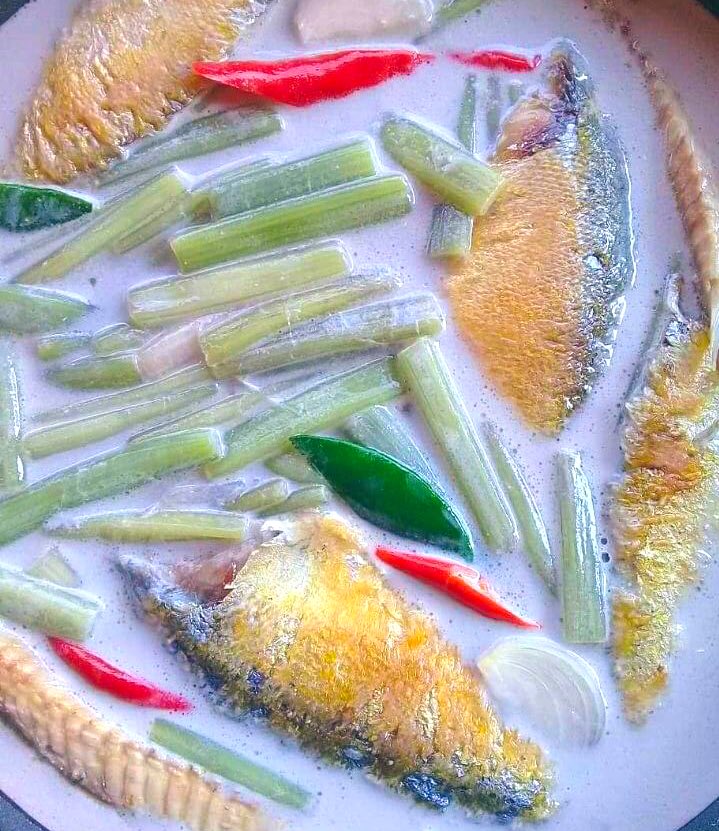 Bupphalungta's tweet photo. แกงกะทิสายบัวปลาทู

คนในครัว.
Kai junq. https://t.co/C6Am1Tt1xW