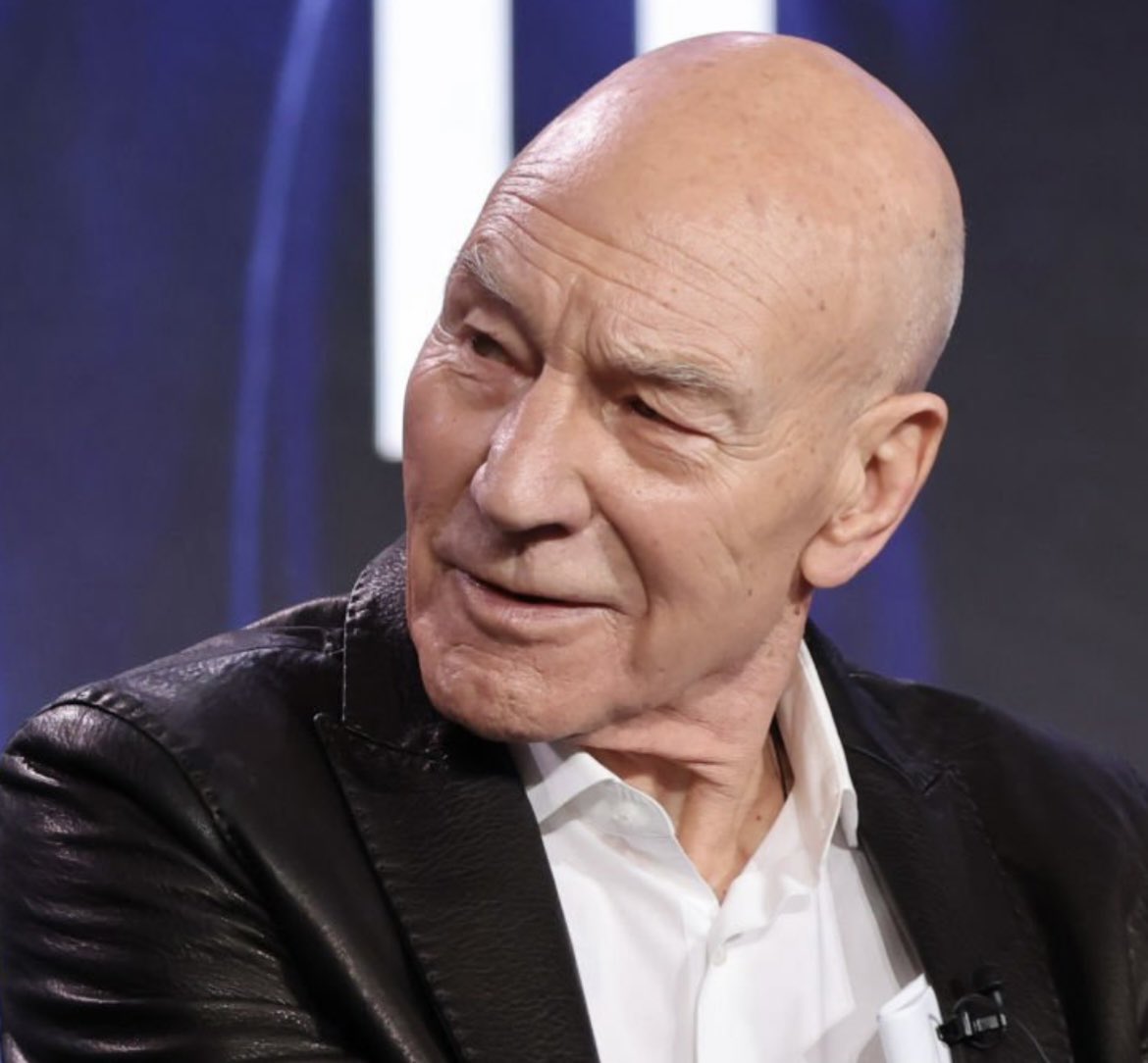 Herr_Ikithon's tweet photo. I am very intrigued by this leather suit jacket of his 👀 #HeKnowsMyWeaknesses #SirPatrick https://t.co/7vXdaOttmo