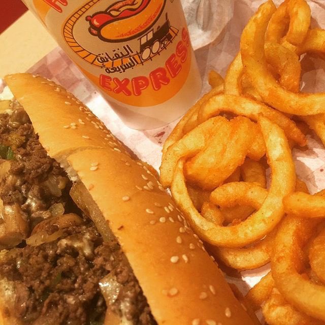 HotdogExpress's tweet photo. @dbany0 عندنا انجوس فيلي ستيك اند تشيز روعه 👌🏽🔥❤️ نسويه بخبز الفيلي ستيك و خبز التورتيلا 🌯🥖 https://t.co/jZj9ISGWIT