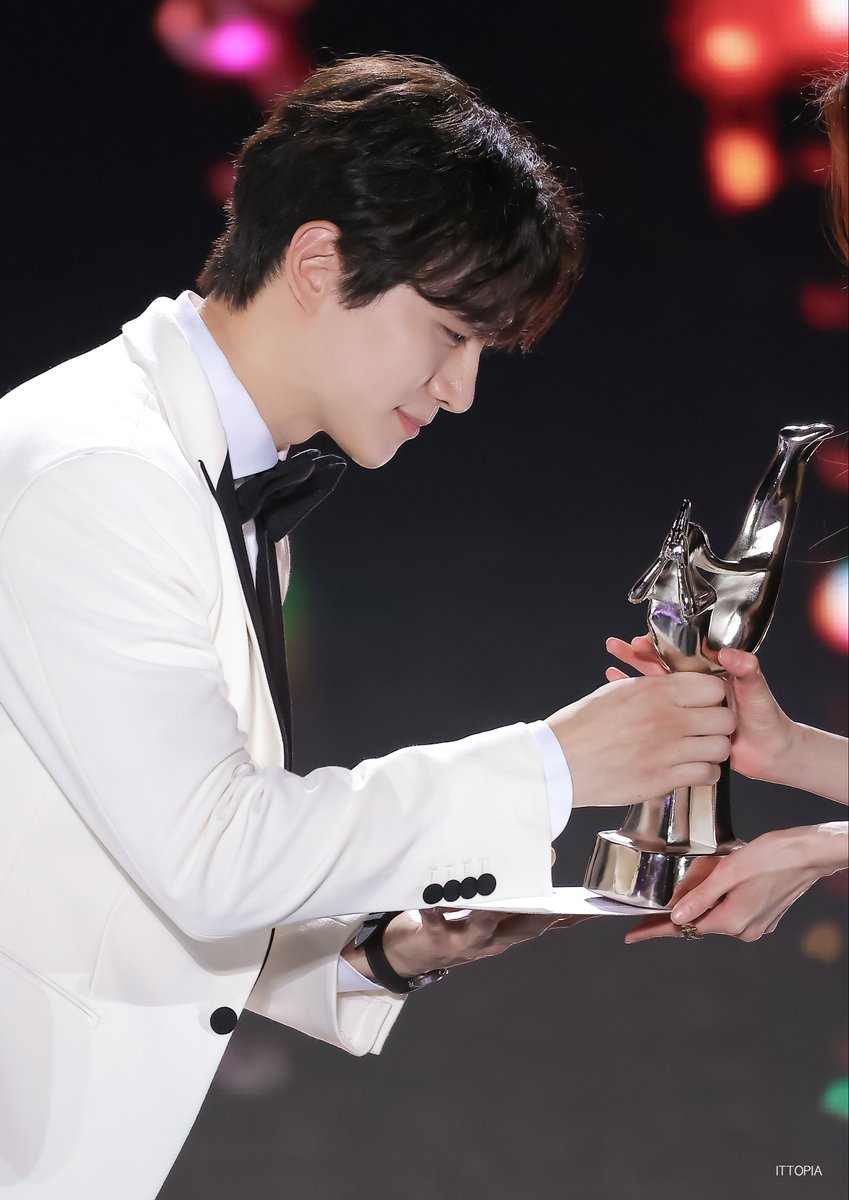 1_9_9_0_0_1_2_5's tweet photo. 230107 골든디스크어워즈 준호

#준호 #이준호 #JUNHO #LEEJUNHO https://t.co/4y8wsYEzrB