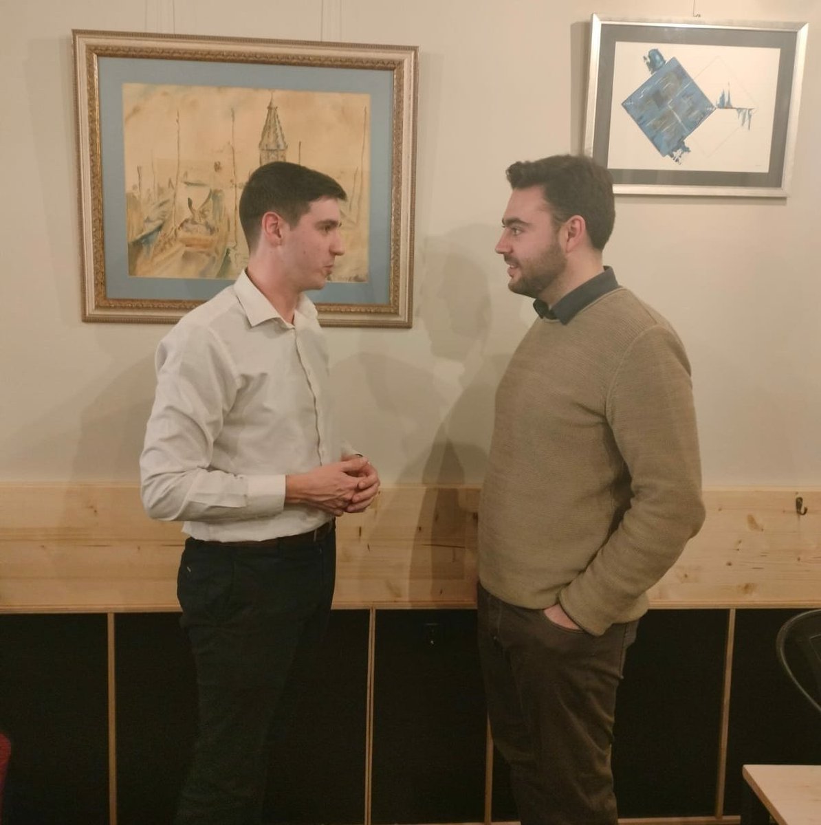 ERCVilalba's tweet photo. Ahir ens vam reunir amb l'alcalde de Sallent, @Ribalta29, amb qui vam poder parlar del nou sistema de reciclatge amb contenidors intel·ligents que han posat en marxa per veure si és implementable a #Vilalba!

#AraVilalba #AmbTu #VilalbaSasserra #BaixMontseny #Catalunya https://t.co/FyWgXFheDt