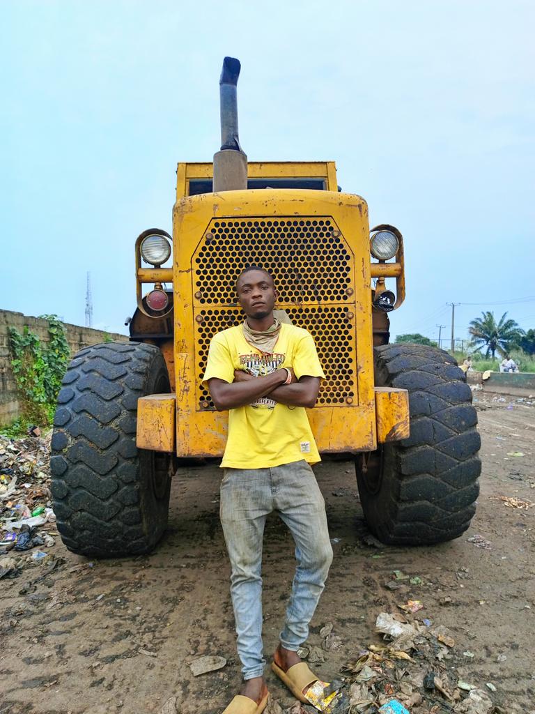 iam_chilotam's tweet photo. My name is chukwuemezie johnpaul chilotam, am a wheel loader operator (Catterpillar 🚜), but no job please I need help, anyhow anyone can help me with this job please help ,am jobless.. here are my contacts +234 07044688171/09157015111
GOD BLESS 🙏🖤❤️ https://t.co/Vfy9DseZCe