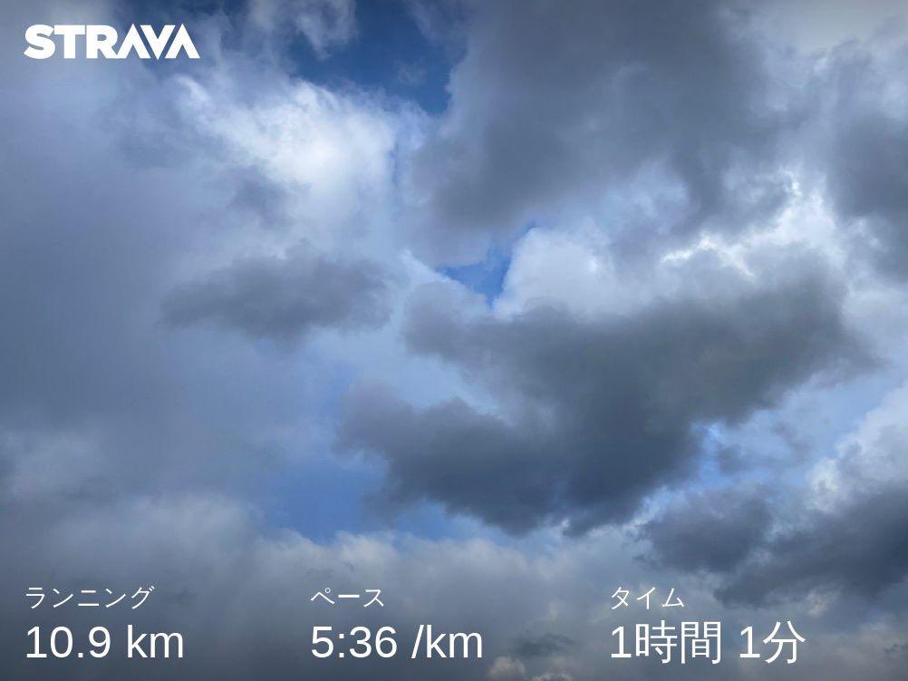 runrecording's tweet photo. 今朝の11km。いろんなアプリが動かなかったり、膝の痛みに悩まされて少しペース遅め。
そして雪がちらちらと舞う中で何より手が冷たくなってなんとも。
#ジョギング
#ジョギングの記録
#朝ラン https://t.co/mRmQdI2B7j