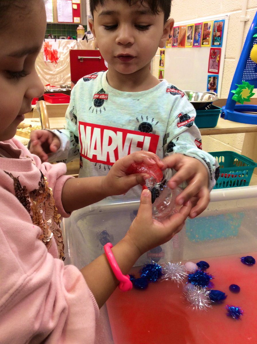 ECS_Keighley's tweet photo. Preschools’ little scientists have been busy exploring the characteristics of ice. We used words like, “hard”, “cold” & “wet” to describe the ice and used different materials and tools to rescue the penguin. #50TTD #11Makingconnections #12BrrrrExplorethecold #26SplishSplashSplosh https://t.co/JNNBE8APIs