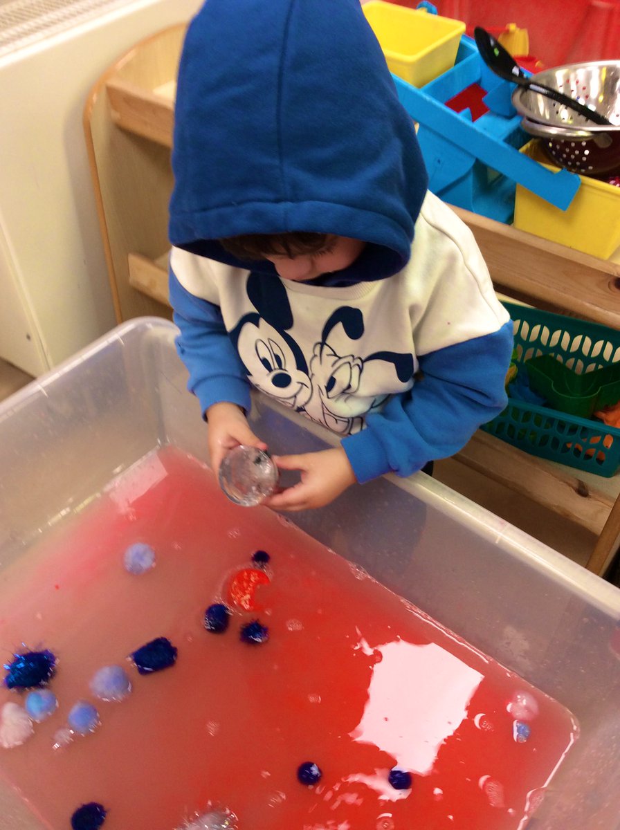 ECS_Keighley's tweet photo. Preschools’ little scientists have been busy exploring the characteristics of ice. We used words like, “hard”, “cold” & “wet” to describe the ice and used different materials and tools to rescue the penguin. #50TTD #11Makingconnections #12BrrrrExplorethecold #26SplishSplashSplosh https://t.co/JNNBE8APIs