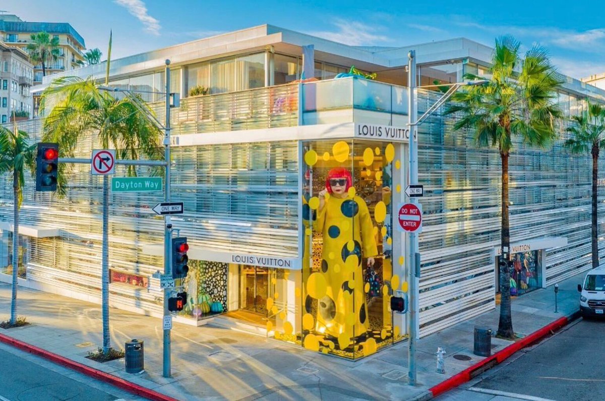 fer_machado123's tweet photo. Some people: “Out of home is dead”
Louis Vuitton: “Hold my purse”
@LouisVuitton #marketing #advertising https://t.co/hIvbL4Nd7p