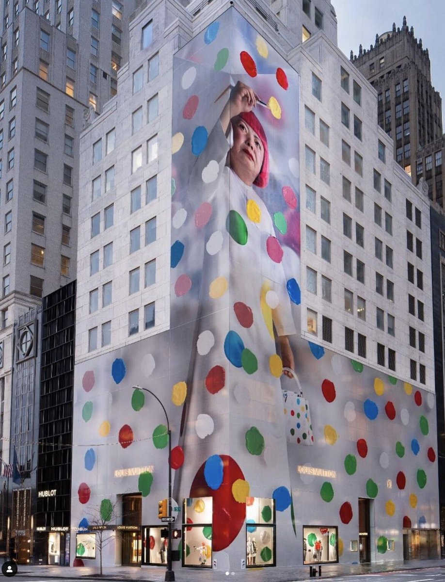 fer_machado123's tweet photo. Some people: “Out of home is dead”
Louis Vuitton: “Hold my purse”
@LouisVuitton #marketing #advertising https://t.co/hIvbL4Nd7p