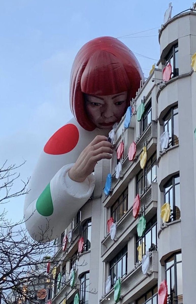 Some people: “Out of home is dead”
Louis Vuitton: “Hold my purse”
<a href="/LouisVuitton/">Louis Vuitton</a> #marketing #advertising