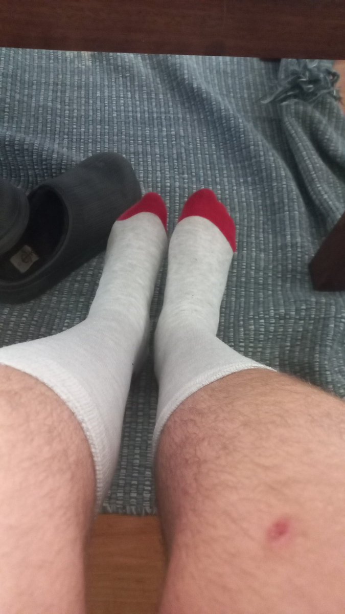 NotanuBlisss's tweet photo. Foot mask time https://t.co/rkwPcF38su