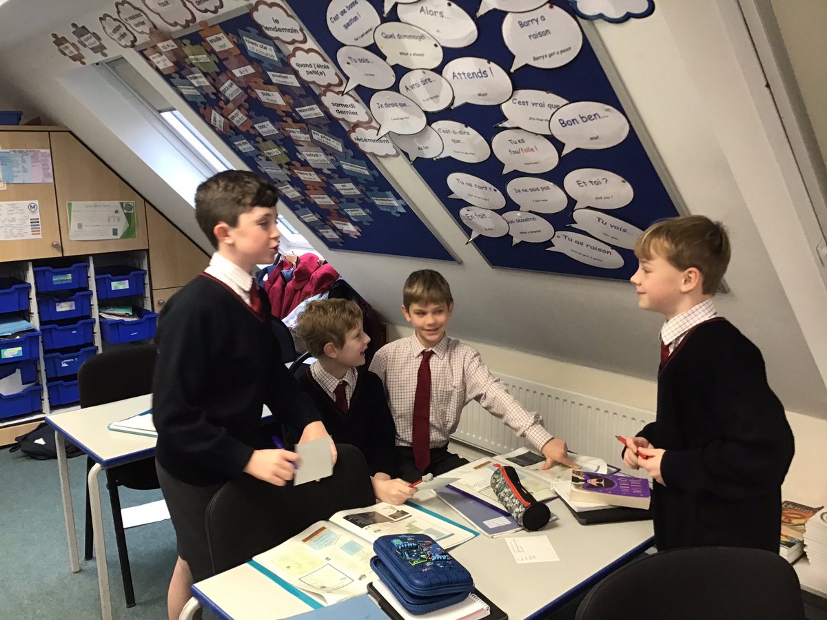 MoulsfordFrench's tweet photo. On fait un sondage! La routine journalière…year 6 completing a survey on their daily routine in French! #speakingfrench @moulsfordyear6 https://t.co/qXa2n6i4dX