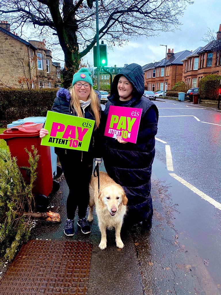 MissMcKinnon01's tweet photo. We won’t stop until our message is heard… PAY ATTENTION! @EISUnion @SouthLanark_EIS #EIS #EISUnion #PayAttention #TeacherStrike https://t.co/mYASRHQ3LM