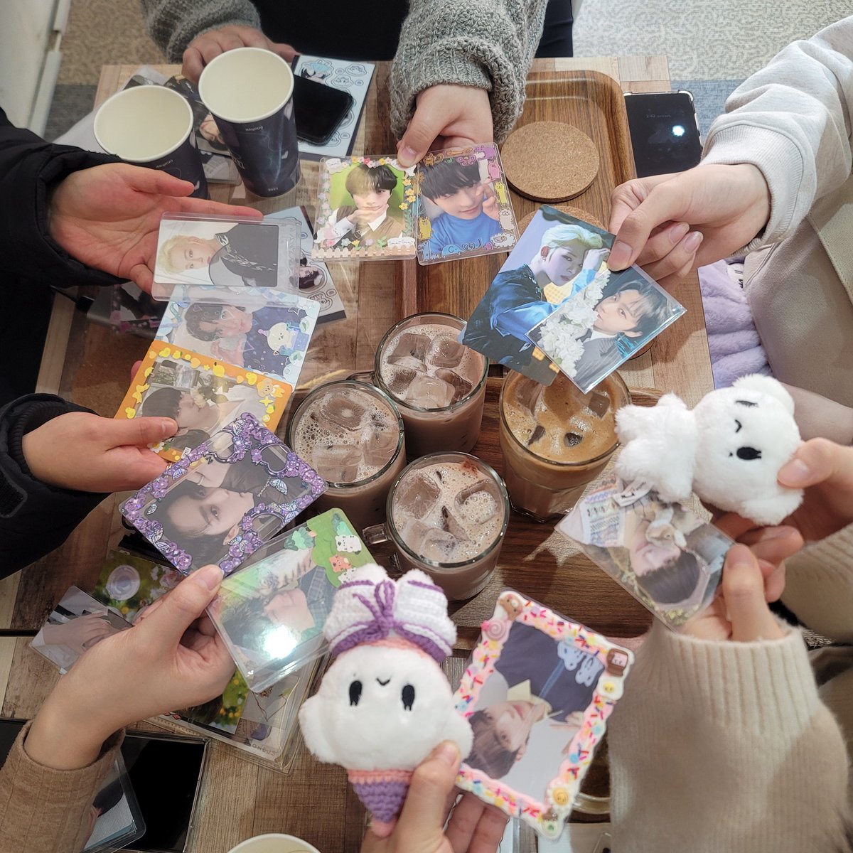daengjwi's tweet photo. #ALL_OF_XION
까페인모아 왔다가용~~ 동주 싸인봤당☺ https://t.co/vin7fE9sgU