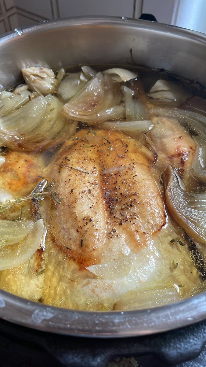 NutritionalThe3's tweet photo. 🐓 20 hrs in a slow cooker
#slowfastfood https://t.co/VzDdvJZ8fO