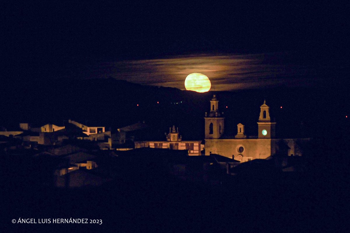 Vuelta a la luna y a la rutina. #torrejoncillo
<a href="/tiempobrasero/">Tutiempo</a>