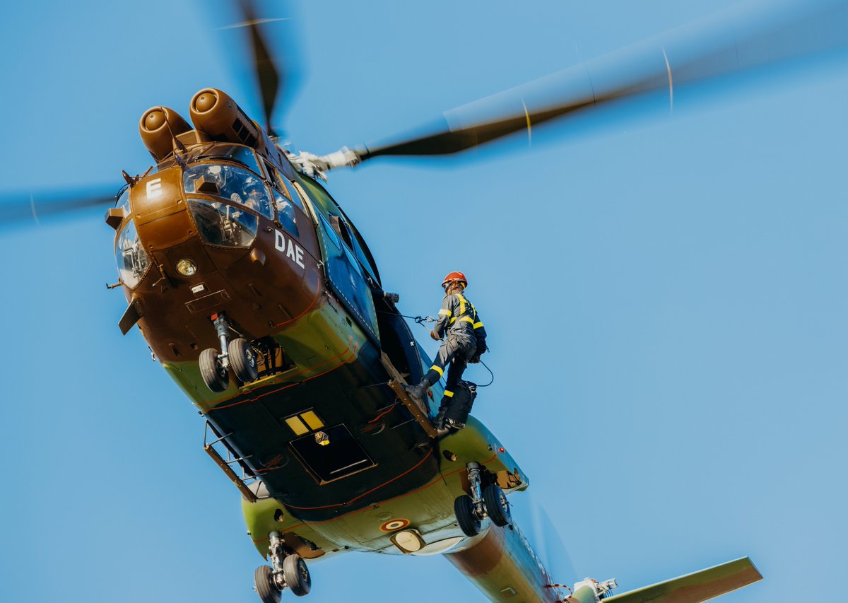 emia_tn's tweet photo. Le #COMTN incarne une ambition simple, celle d'#EtrePrêts face à la dangerosité du quotidien sur le sol français 🇫🇷. Les militaires du #PilierTN s'entraînent quotidiennement pour être opérationnels #ToujoursEtPartout ! #PrépaOps #TerritoiresDéfense https://t.co/8Xc7bagX4x
