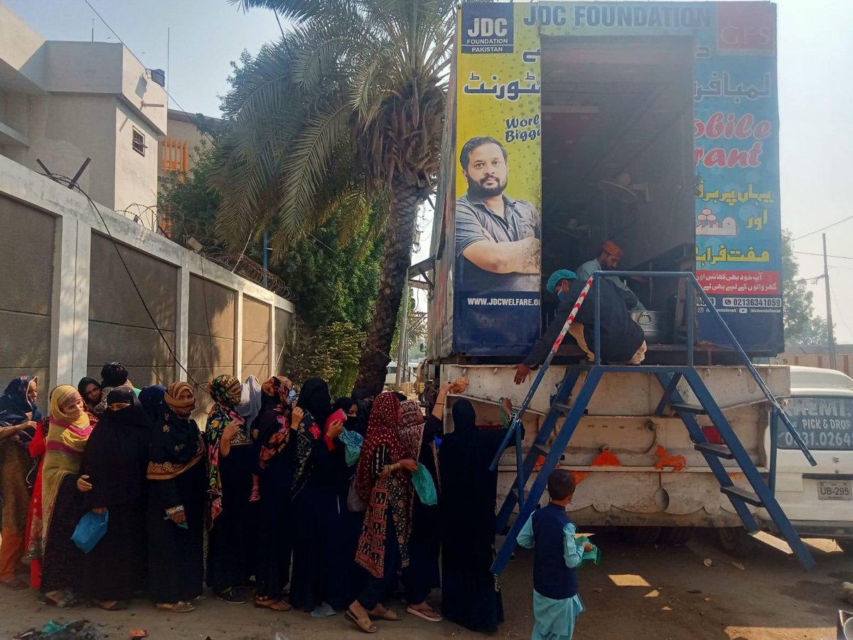 jdcfoundationpk's tweet photo. The world's largest JDC Free Mobile Restaurant, located outside Jinnah Hospital, is currently serving lunch
.
.
#jdc #jdcfoundation #jdcfreemobilerestaurant #jinnahhospital #karachi #donate #support #joinhandswithdc https://t.co/mCCIvhJgp1