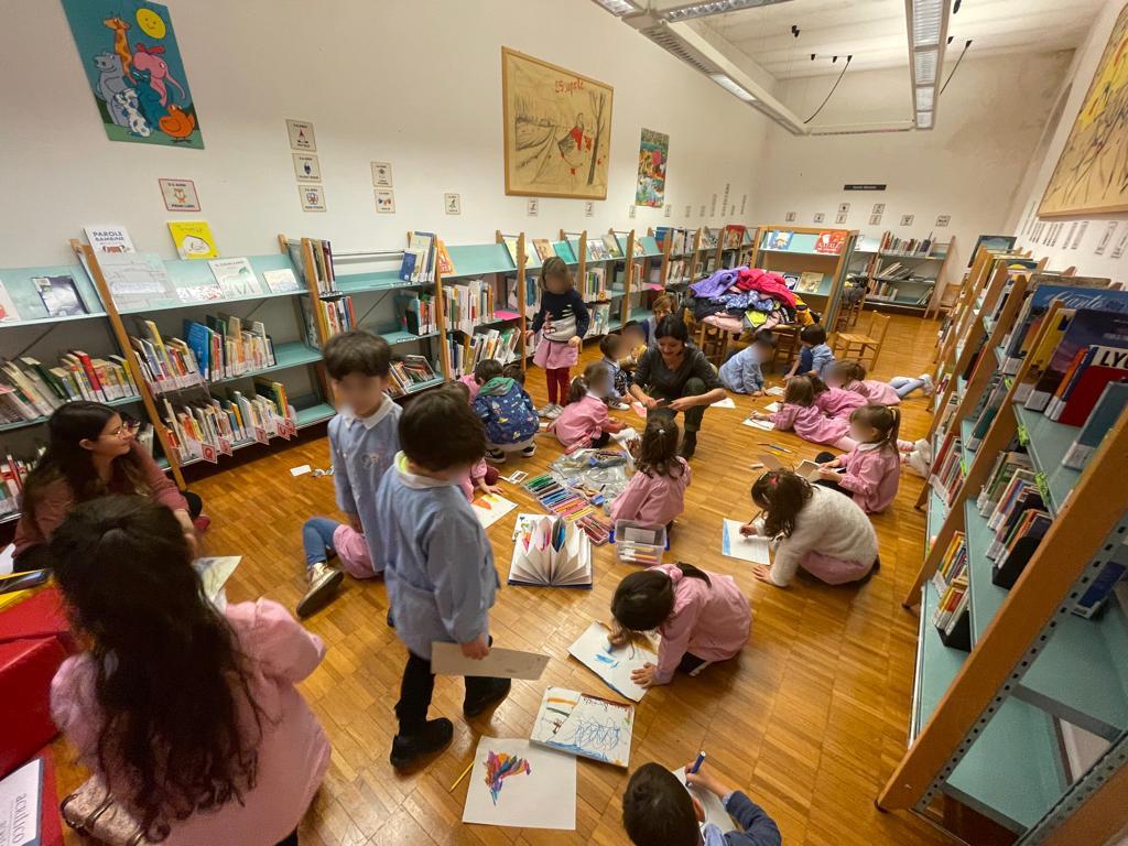 Lunedì 9 gennaio la Biblioteca comunale ha festeggiato i suoi 74 anni, dopo la riapertura al pubblico il 9 gennaio 1949. Grande gioia grazie alla partecipazione dell'illustratrice Elena Baboni ed i bambini della Scuola Statale dell'Infanzia e della Scuola Materna San Giuseppe.