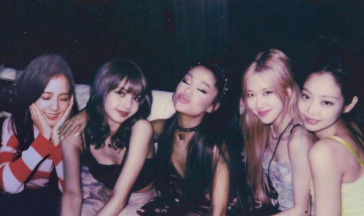 popbasae's tweet photo. Ariana Grande and BLACKPINK are the highest tour grossing female artist and girl group who debuted in the 2010s respectively. https://t.co/W2VraHXV5d