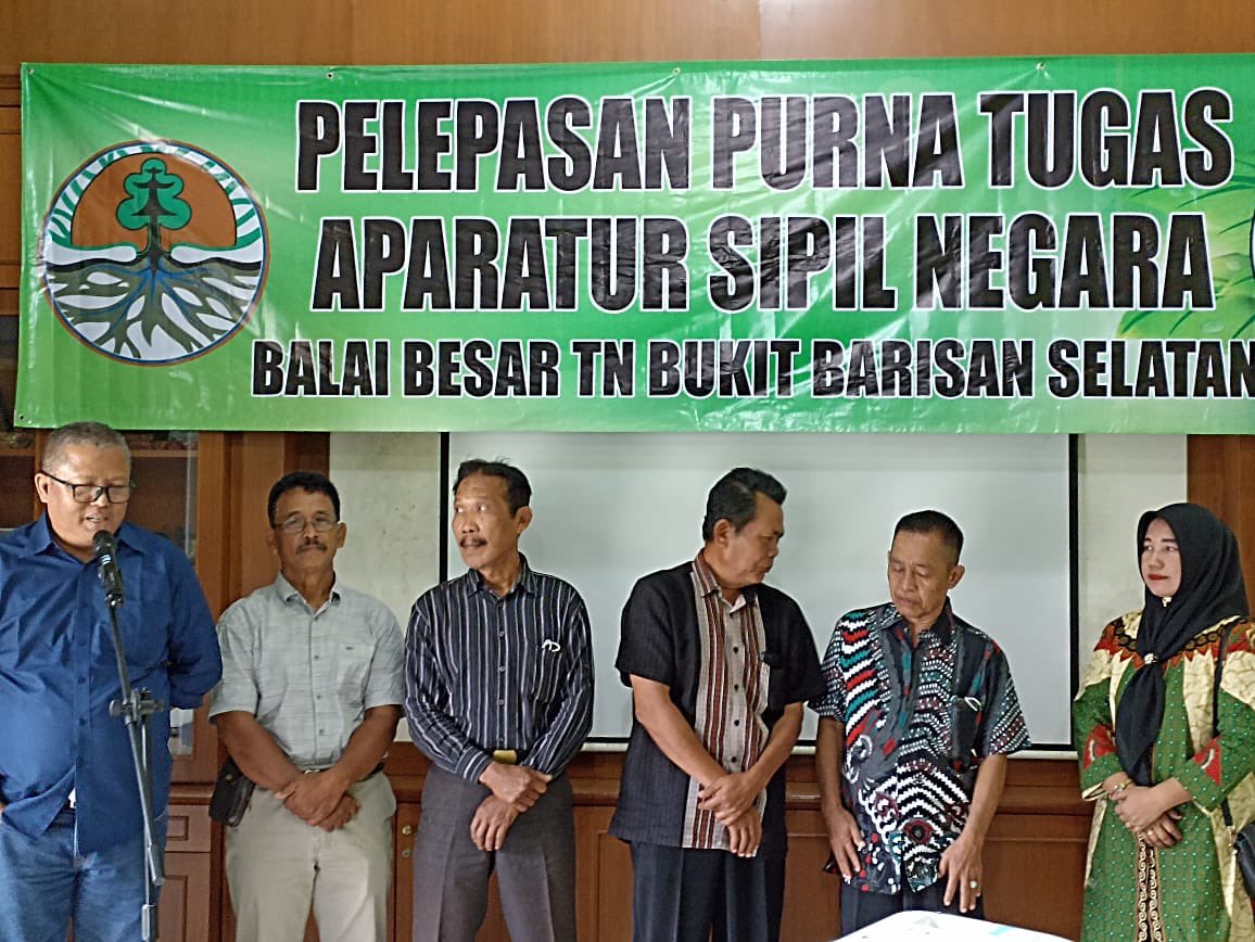 BBTNBBS's tweet photo. Pelepasan Purna Tugas ASN Balai Besar Taman Nasional Bukit Barisan Selatan

Terimakasih atas dedikasi dan kerja keras Bapak/Ibu selama ini untuk TNBBS

Terus berkarya dan tetap sehat selalu 

#bbtnbbs https://t.co/225azq0yV6