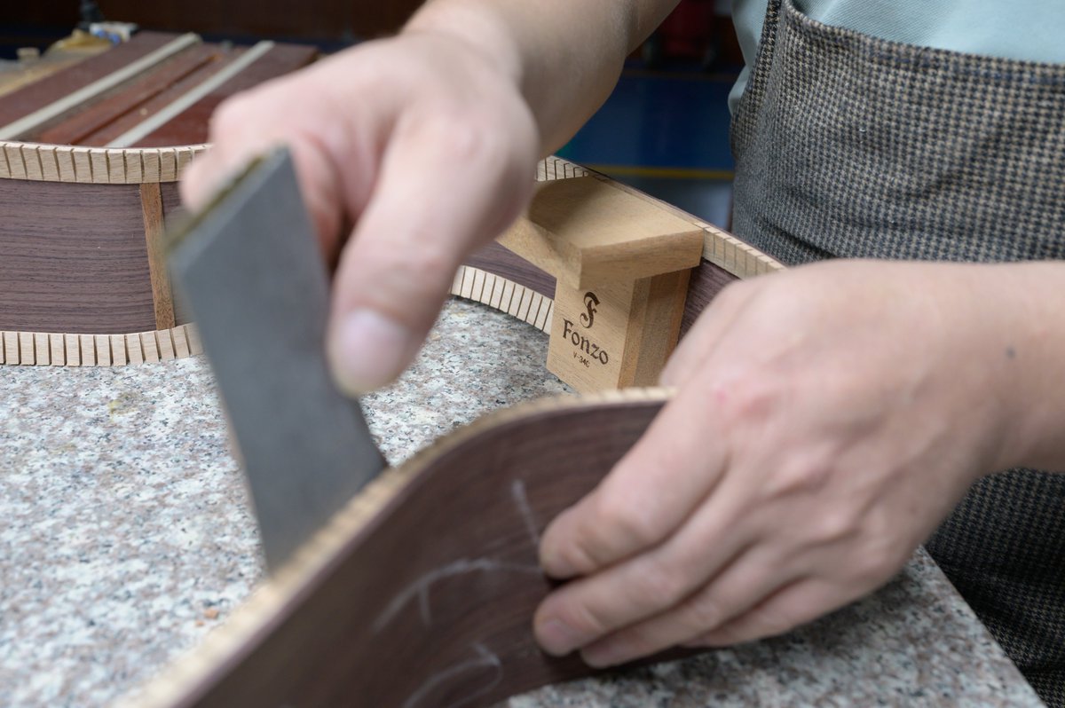 FonzoGuitar's tweet photo. Our handmade series acoustic guitar Fonzo V-34 is definately a star among all our acoustic guitars.  Each part of making is being done very carefully and skillfully. 

#fonzoguitar #acousticguitar #guitarmaking #guitarist #guitarlover #handmade #handcraft https://t.co/9aXKDUw1fB