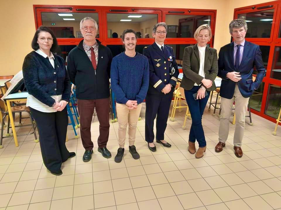 ChristineLoirRN's tweet photo. 🟢 En ce début d’année j’enchaîne les vœux des maires d’un maximum de commune. J’étais le 5 janvier auprès des habitants de #Miserey, merci au maire pour ce moment chaleureux si essentiel. #BonneAnnee2023 #Eure #Circo2701 https://t.co/pMbtPclnDN
