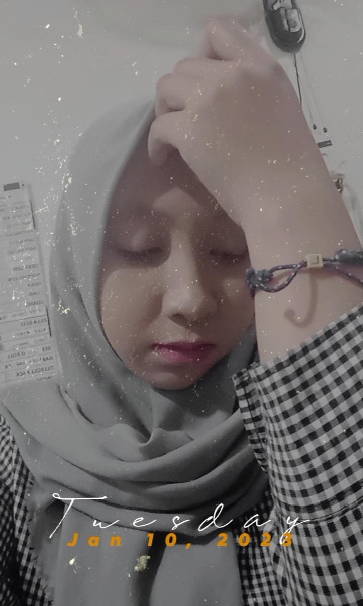 eve_lathifah's tweet photo. Lelahku tak berupa
seperti mega di angkasa.
Lelahku tersebar meracuni
seperti asap neraka bumi.
Hendak terabai
namun menyesaki
#LtfWritten https://t.co/jy4iGhTPrh