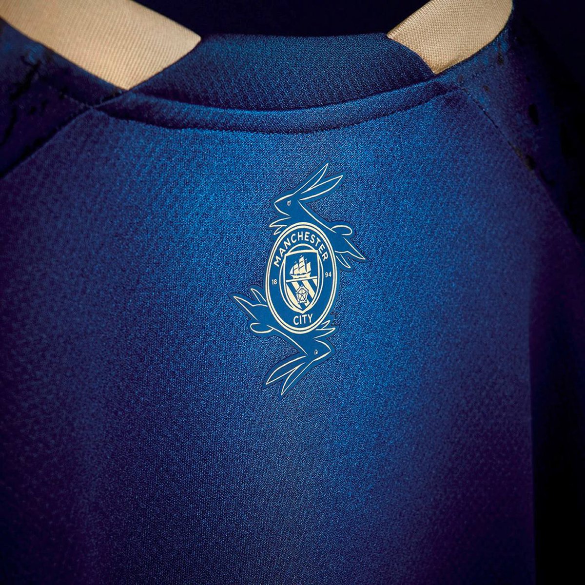 Actu Foot on Twitter "Manchester City et Puma dévoilent un nouveau maillot pour le Nouvel An