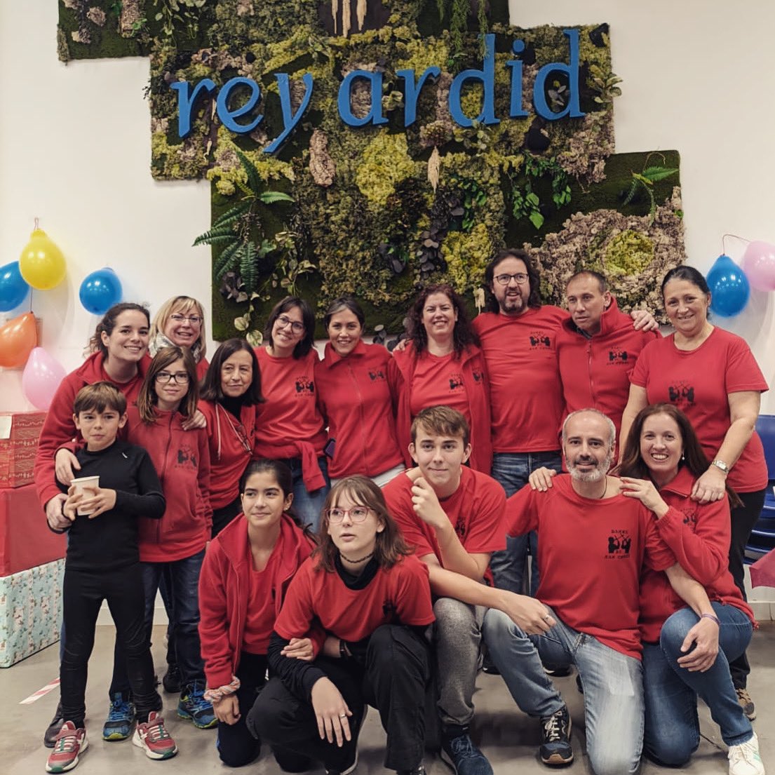 Comenzamos 2023 acudiendo a la fiesta de reyes de la <a href="/GrupoReyArdid/">Grupo Rey Ardid</a> Una fiesta donde previamente a la entrega de regalos a niños de familias en riesgo de exclusión social representamos nuestro cuentacuentos y alguna que otra mudanza

Gracias por permitirnos compartir esta tarde
