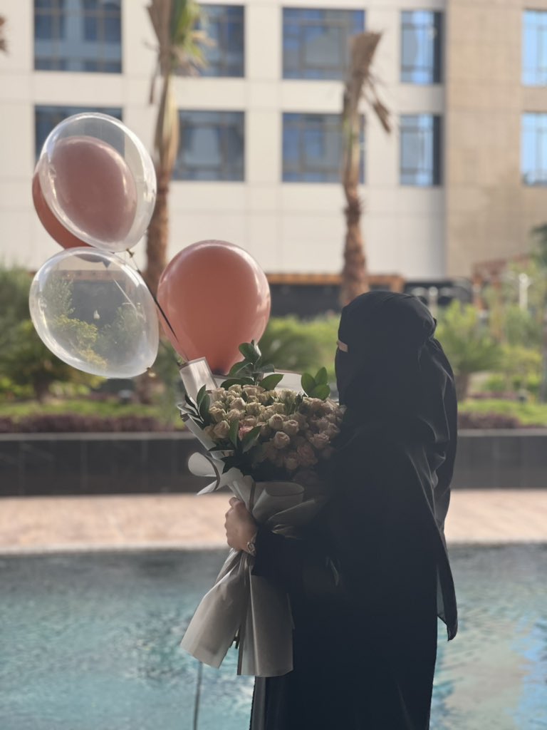BaydaAlmajed's tweet photo. بوست للذاكره .. ونجاح بعد جهد وسهر وانعزال مليان فرح وبكاء .. مسيره انتهت نهاية سعيدة بفضل من الله.. وحصلت على الزماله السعودية للمحاسبين القانونيين 🤍#SOCPA والقانون الوحيد المطبق من سار على الدرب وصل 🤍 https://t.co/3wwtExoky7