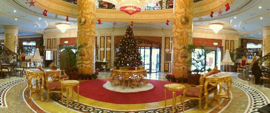 WhyCallSarah's tweet image. I&apos;m at Royal Rose Hotel! Bringing Christmas stay in Abu Dhabi at this decadent &amp;amp; violently decorated hotel. ift.tt/KLG2H3c