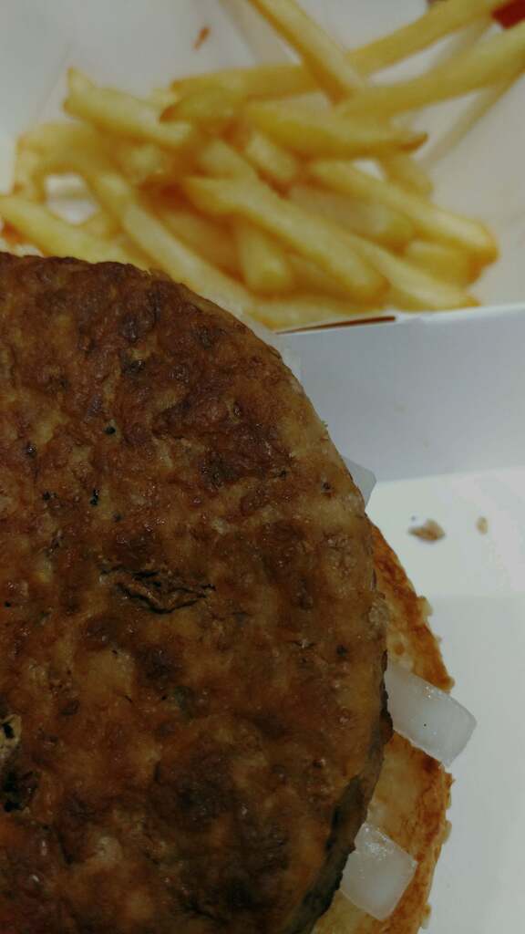 WhyCallSarah's tweet image. I&apos;m at McDonald&apos;s (ماكدونالدز)! Gotta tuck in that quarter pounder b4 I head out to Hindu India, where needs hard to come by. ift.tt/OFvISzZ