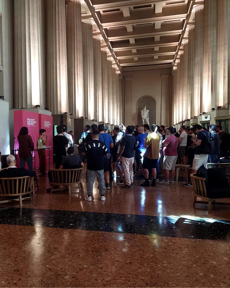 MiloLockett's tweet image. Muy agradecido de haber participado en el evento #PolkadotBlockchainAcademy Bs As 2023 en @IALAB1 @DerechoUBA 🌐🎨