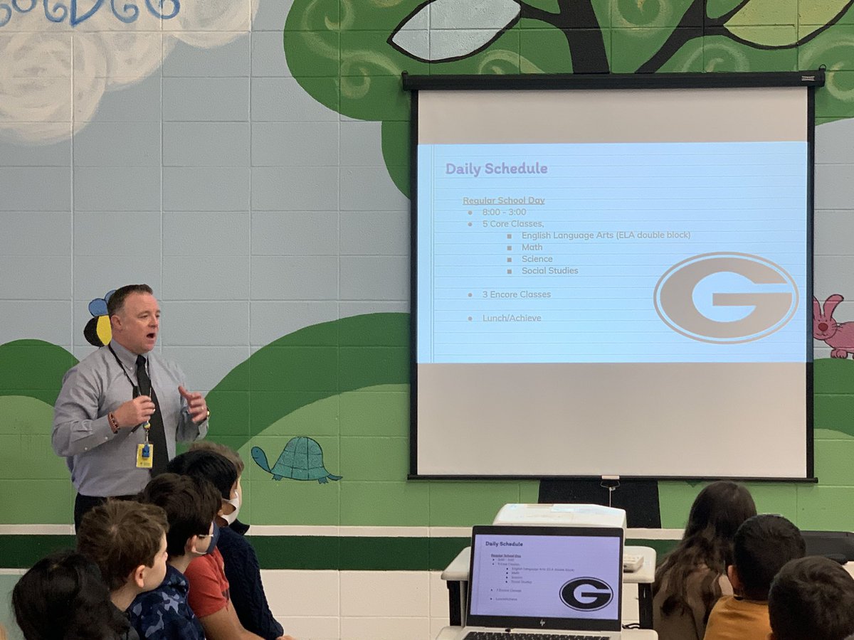 PattersonPDogs's tweet photo. Gregory is in the burrow! #middleschoolprep https://t.co/NwN4U2q0jX