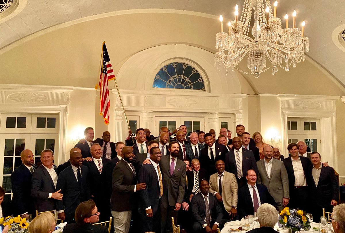 HoltzHeroes's tweet image. Happy birthday Coach @Marcus_Freeman1! Thank you for respecting the tradition of @NDFootball, embracing the past &amp;amp; working tirelessly to build a program we can all celebrate. Your presence in the @NotreDame family is a gift to each of us. God bless you.☘️🎂 
#challengeeverything