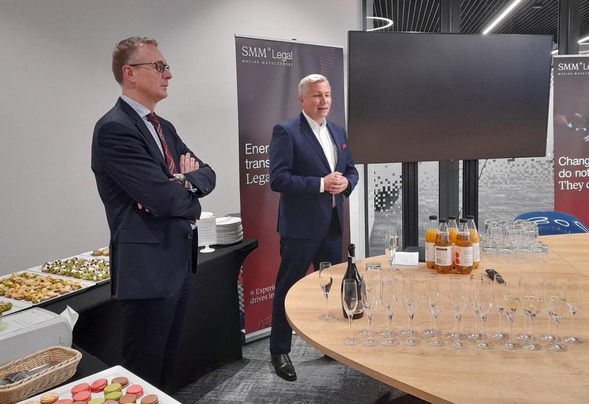 SMM_Legal's tweet photo. Zadomawiamy się pod nowym adresem #SMMLegal przy ul. Głogowskiej 18 w Poznaniu. Poznańska część naszego Zespołu spotkała się z tej okazji, żeby oficjalnie powitać nowe biuro. Sprawdźcie sami, jak było miło. https://t.co/F913HWTjn5